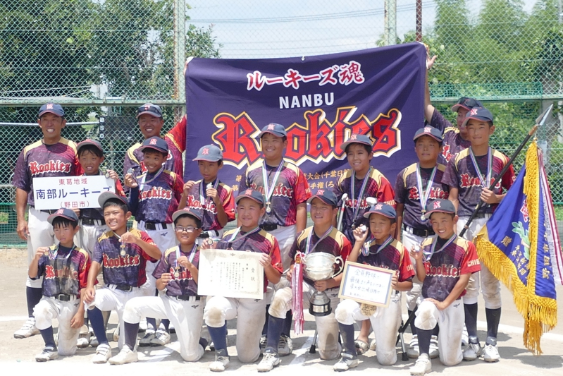 球児園　野球ユニホーム 八戸西のヤンキース似ユニホーム 採用の理由は? 選抜高校野球